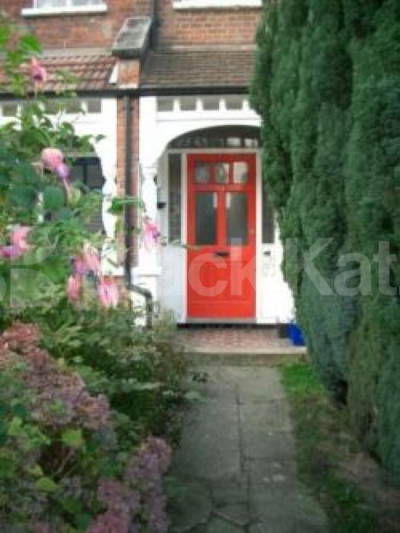 			Studio Apartment, 1 bath, 1 reception Flat			 Onslow Gardens, MUSWELL HILL N10